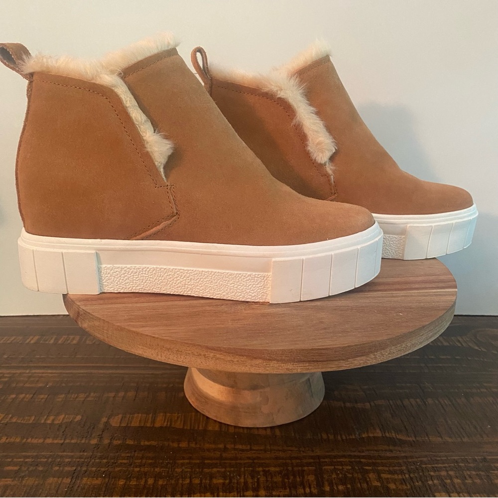 Women's Dolce Vita Zanza Size 6.5 Beige Suede Hightop Sneakers EUC